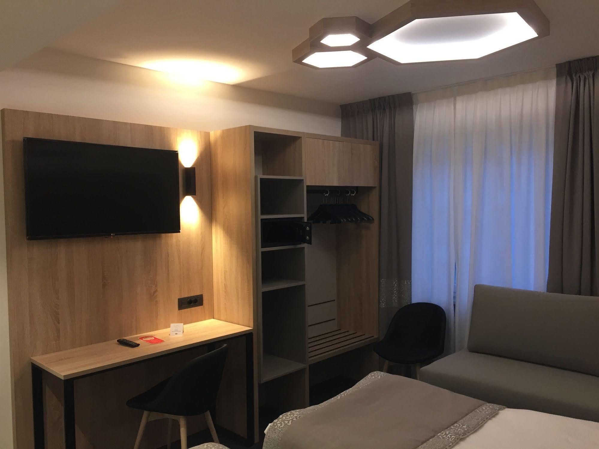 Tourist Hotel Бресаноне Екстериор снимка