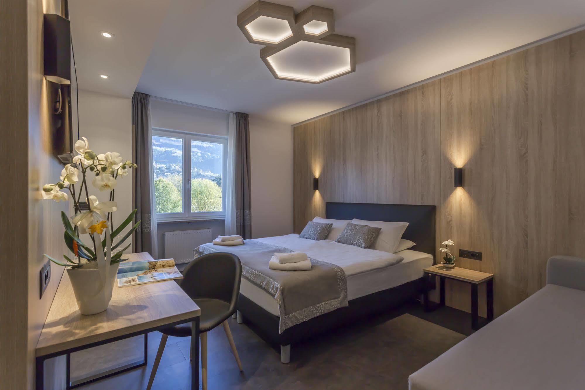 Tourist Hotel Бресаноне Екстериор снимка