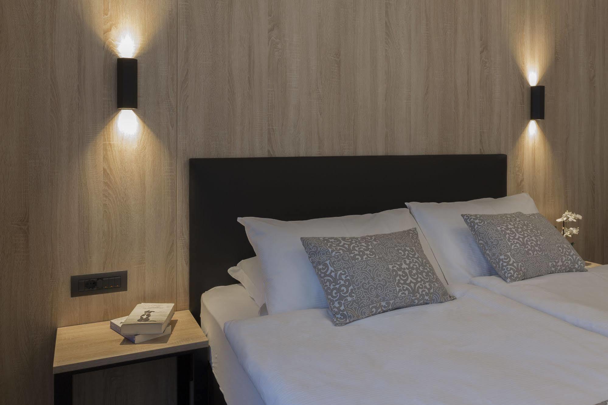 Tourist Hotel Бресаноне Екстериор снимка