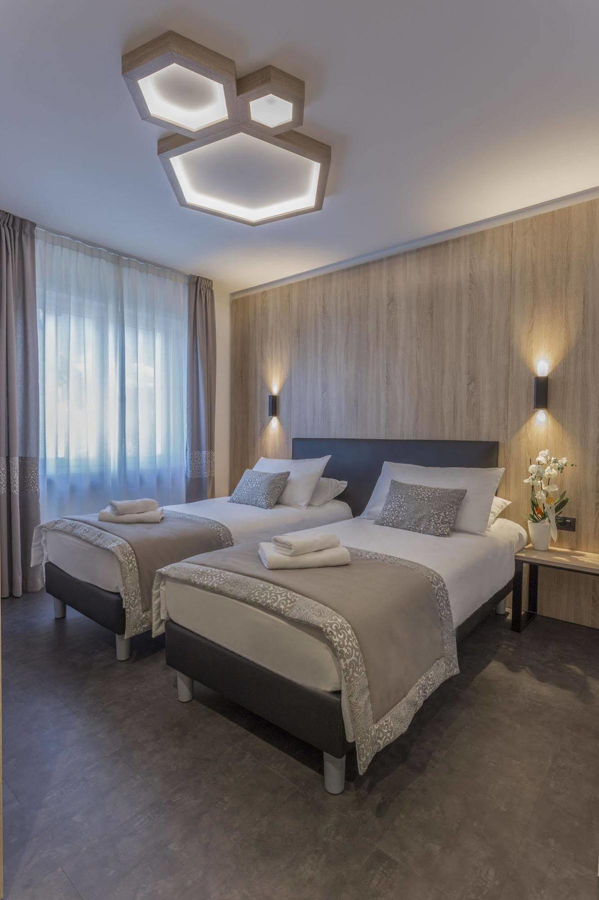 Tourist Hotel Бресаноне Екстериор снимка